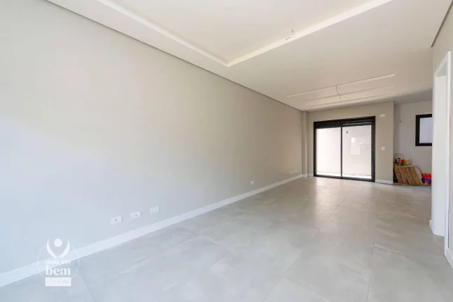Imagem Sobrado 3 suítes, 165,m², terraço com churrasqueira e 2 vagas de garagem à venda no Água Verde