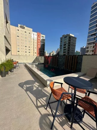 Imagem Apartamento de alto padrão com 3 suites e duas vagas de garagem, sacada,na meia praia