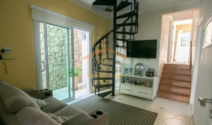 Imagem Casa em rua calma, com ampla vista e muita iluminação natural, 4 dormitórios, sendo 2 suítes com...