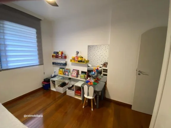 Imagem Excelente apartamento 4 quartos, finamente decorado, com 160mts, em ótima localização!
Ao Lado de...