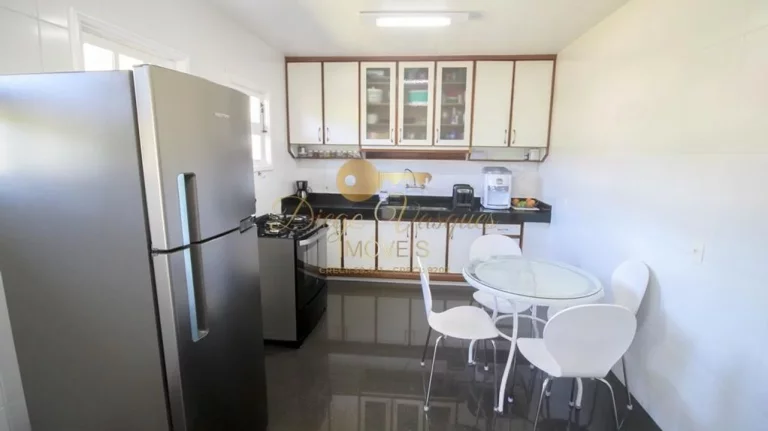 Imagem Casa em Condomínio para Venda em Teresópolis / RJ no bairro Comary