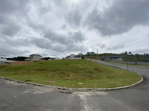 Imagem Lote de esquina 475m2 em Condomínio de Alto Padrão – Segurança e Lazer Completo