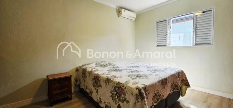 Imagem Casa térrea reformada para venda em condomínio no Taquaral em Campinas, 3 quartos e 4 vagas