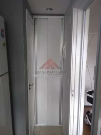 Imagem Francisco Egito vende Bom apartamento todo reformado,piso laminado na sala e nos quartos,banheiro com armário e box tipo blindex,sala ampla,cozinha m