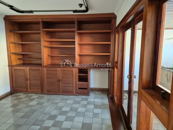 Imagem Linda e espaçosa casa em condomínio, com área construída de 312 m² e 320 m² de terreno. O imó...