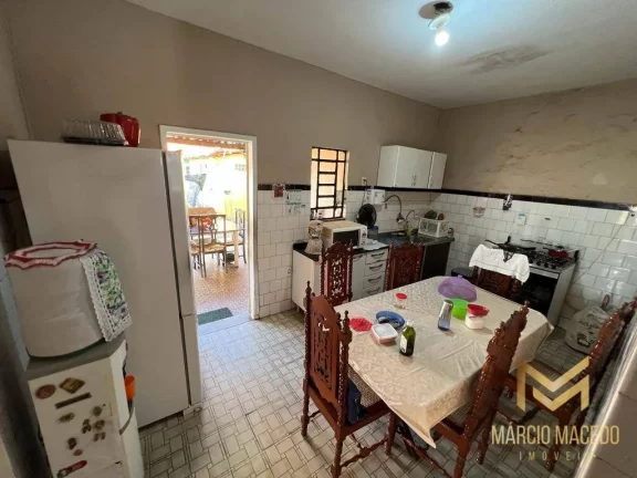 Imagem Casa com 6 dormitórios à venda, 250 m² por R$ 550.000,00 - Monte Castelo - Fortaleza/CE