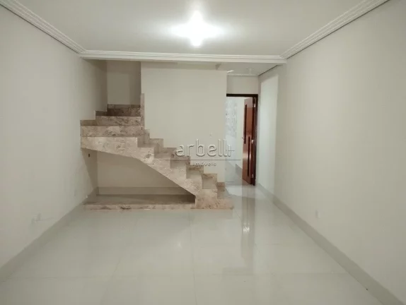 Imagem Sobrado com 170 metros quadrados, 3 dormitórios sendo os três suítes, sendo uma com varanda, ampl...