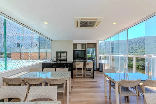 Imagem Apartamento frente mar com 4 suítes e 4 vagas de garagem em Balneário Camboriú