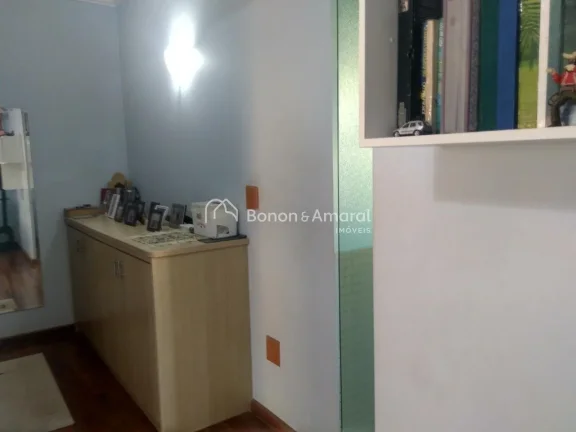 Imagem Aconchegante, moderna e muito bem localizada, esta residência oferece conforto e privacidade, com 4...