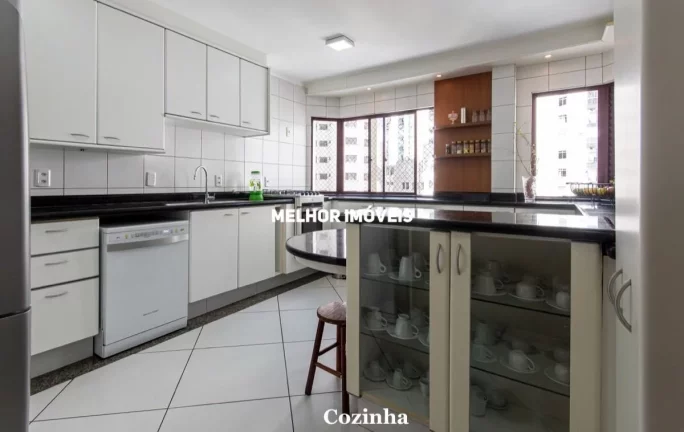 Imagem Apartamento à venda na Quadra mar com 5 Suítes sendo 2 máster localizado no centro de Balneário Camboriú
