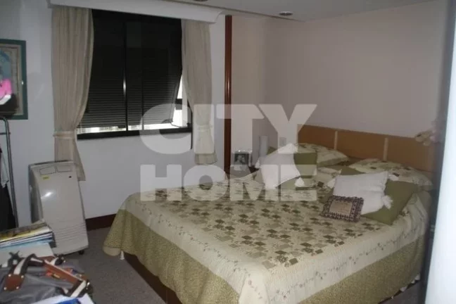 Imagem Excelente apartamento com incríveis 450m2, 4 dormitórios ( 4 suítes ), 6 banheiros, living para 3...