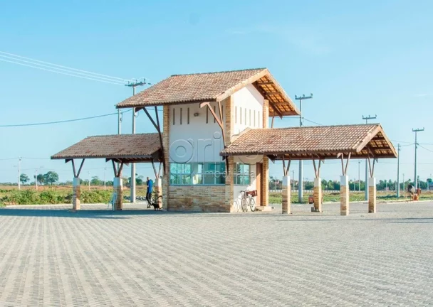 VENDO LOTE no melhor loteamento fechado da Pacatuba. O lugar ideal para você e sua família realiza...