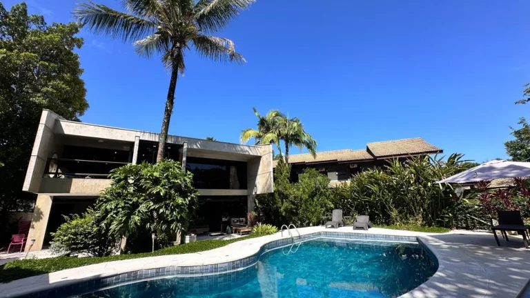Imagem Imperdível oportunidade de adquirir casa de luxo na Riviera de São Lourenço Módulo 05, com 3 quartos, 3 suítes, 5 vagas e 323,63 m² de área.
