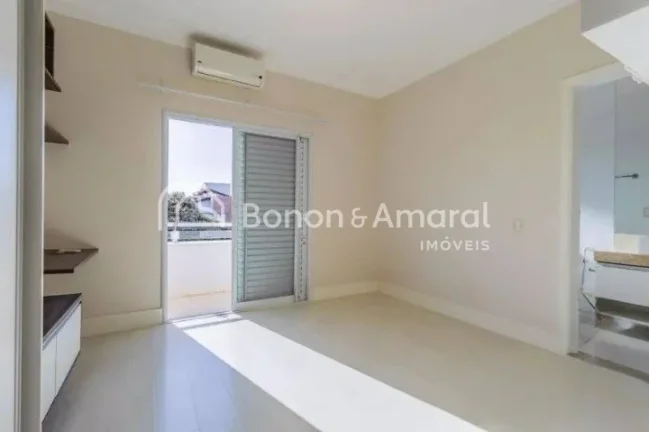 Imagem Esta residência de alto padrão oferece 290 m² de área construída em um terreno de 360 m², unin...
