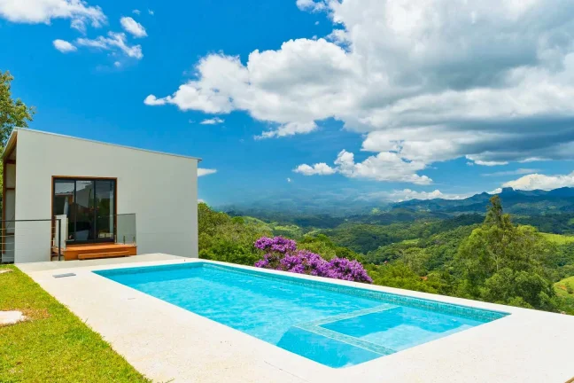 Imagem Exclusividade: Design Moderno com Vista para a Pedra do Baú