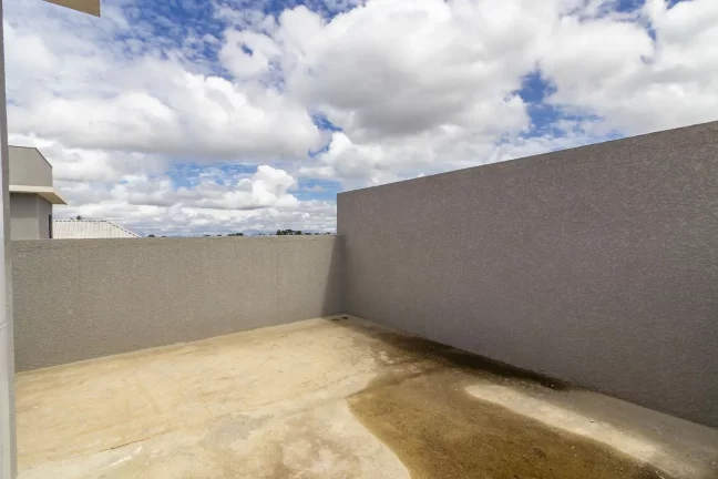 Imagem Sobrado novo em condomínio com Ático no Uberaba com suíte