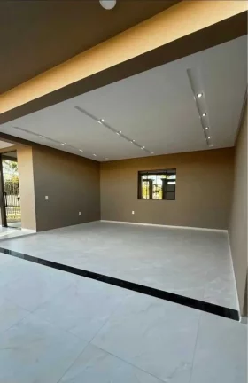 Imagem Casa recém-construída com 2 suítes, 2 vagas e sala comercial – Morretes, Itapema