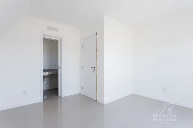 Imagem DUPLEX novo na Trindade com 3 quartos