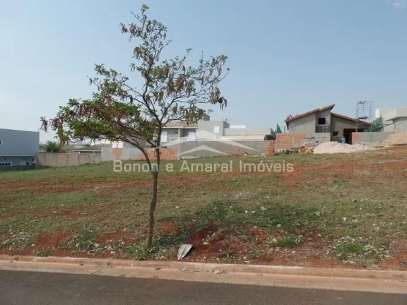 Imagem Terreno a venda no Condomínio Terras do Cancioneiro, Paulínia/SP.

Terreno com leve declive latera...