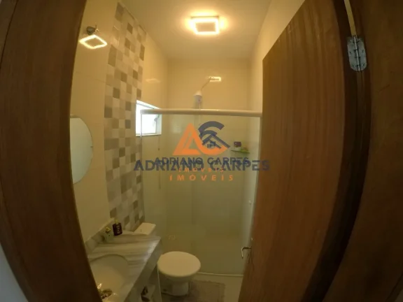 Imagem Casa de esquina com 2 dormitórios, sendo 1 suíte, em Balneário Piçarras Adriano Carpes Imóveis vende