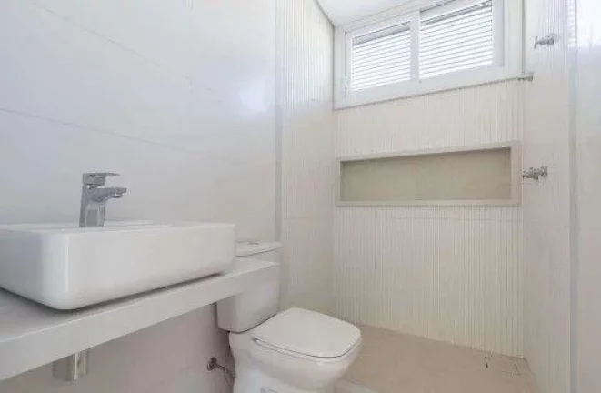 Imagem Casa de condomínio nova com piscina, 367 m², 4 suítes à venda no bairro Alto da Boa Vista.