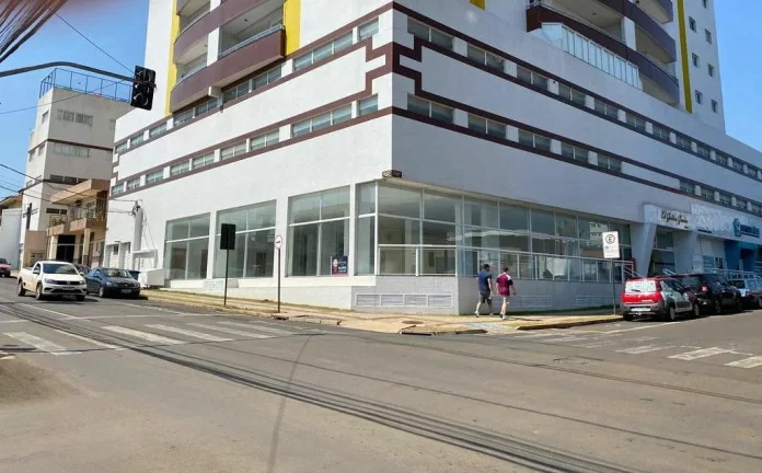 Sala comercial à venda, 1.55 m² por - R$ 8.700.000,00 - Centro - Guarapuava/PR