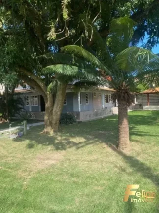 Imagem CASA À VENDA NA PONTA DA FRUTA COM 3 QUARTOS SENDO 1 SUÍTE