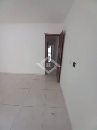 Imagem Casa na pedra de guaratiba com sala e 2 quartos, quintal e garagem