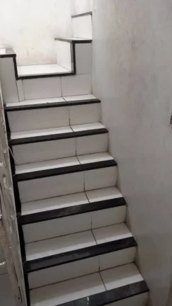Imagem Casa no Centro - 4 Quartos, 2 Suítes, 200m², 4 Vagas de Garagem - Consulte Agora!