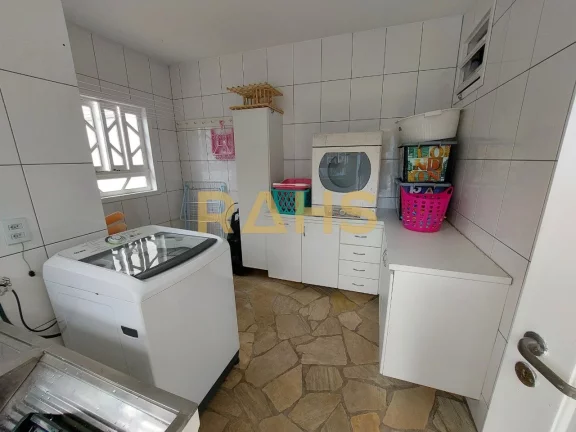 Imagem Casa Plana em rua calma no Costa e Silva, 468 m² de terreno e 270 m² de área construída. Excelen...