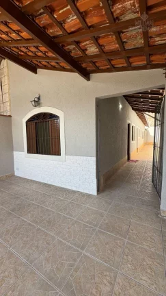 Imagem Casa Geminada com Suíte, Churrasqueira e 2 Vagas – Maracanã PG