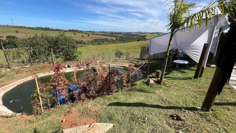 Imagem Chácara em Araçoiaba da Serra-SP, Bairro Campo do Meio: 3 Quartos, 2 Suítes, 1 Sala, 4 Banheiros, 2 Vagas, 250m².
