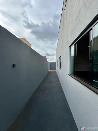 Imagem Casa à Venda no Afonso Queiroz em Patos de Minas – 3 Quartos, Suíte, Churrasqueira e Mais
