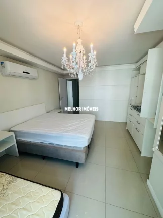Imagem Cobertura á venda com 4 dormitórios, 3 vagas de garagem e piscina privativa localizada no centro de Balneário Camboriú/SC