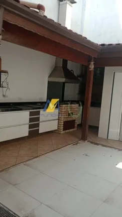 Imagem Sobrado à Venda com 359m², 4 dormitórios, 4 suítes, 1 sala e 5 vagas!!!