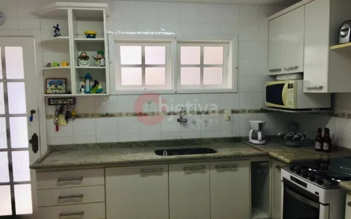 Imagem Casa em cond. com mobília de 2 quartos com 2 suítes na Ogiva em Cabo Frio