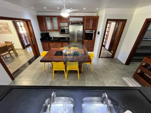 Imagem Imperdível Casa à Venda em Ubatuba-SP: 6 quartos, 4 suítes, 3 salas, 5 banheiros, 7 vagas, 753,00m²!