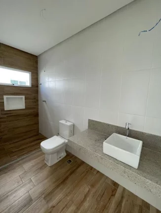Imagem "Casa à Venda no Condomínio Terras Alphaville 1 - 3 Suítes e Lazer Completo