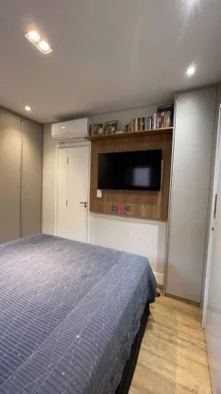Imagem Lindo sobrado triplex com 2 suites, 4 banheiros, espaço goumert com churrasqueira, garagem box , piscina e salão de festas.