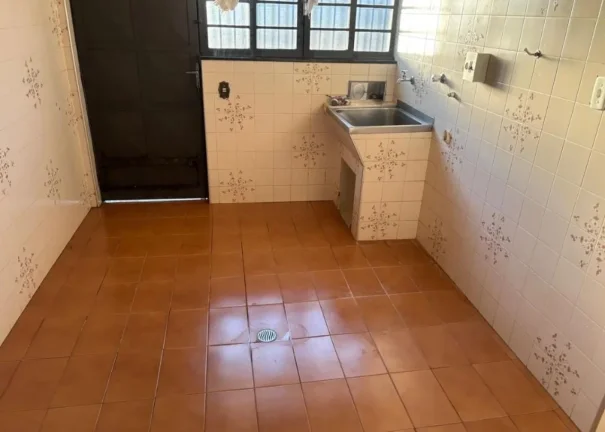 Imagem Casa Comercial para Locação em Tatuí-SP 7 Salas, 4 Banheiros, 4 Vagas, 200m² - Jardim São Paulo
