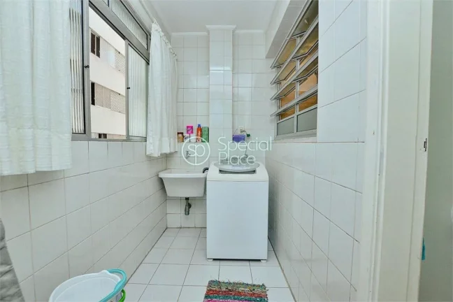 Imagem Lindo apartamento com 113m2, 2 dormitórios e 1 vaga na garagem. Living para dois ambientes, piso em...