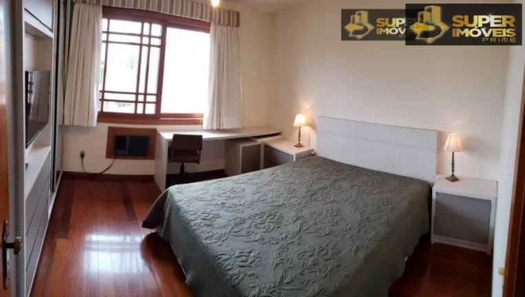 Imagem Casa Alto Padrão para Venda na Colina do Sol em Pelotas-RS