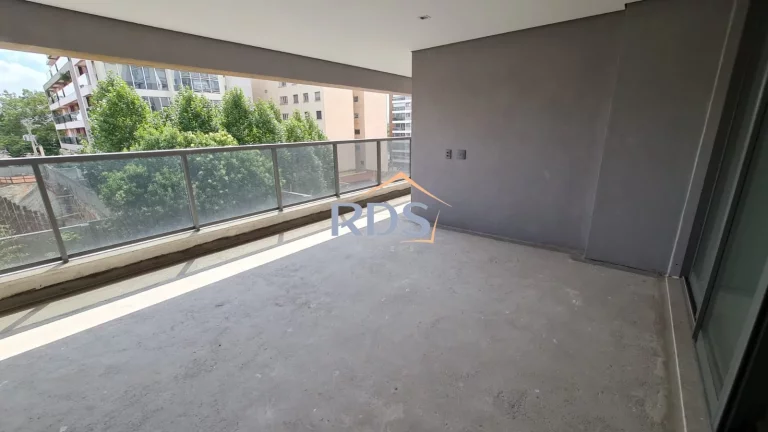 Imagem Vende excelente apartamento de 160m² com 3 su;ites e 2 vagas no contrapiso