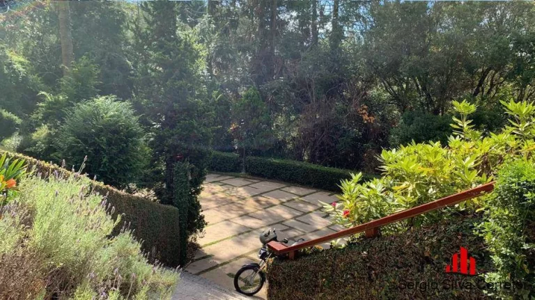 Imagem Casa com 5 dormitórios à Venda em Condomínio Fechado por R$ 6.500,00 m².