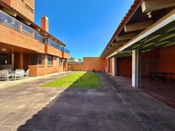Imagem Casa 5 Dormitórios - Bairro Atlantida