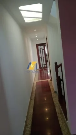 Imagem Sobrado à Venda com 359m², 4 dormitórios, 4 suítes, 1 sala e 5 vagas!!!