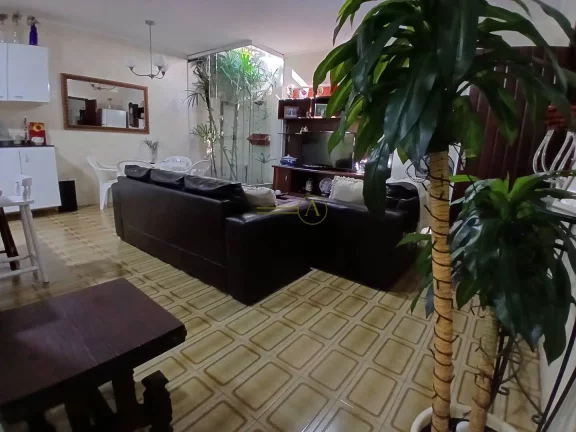 Imagem Sobrado lado praia, com churrasqueira e 4 apartamentos individuais à venda