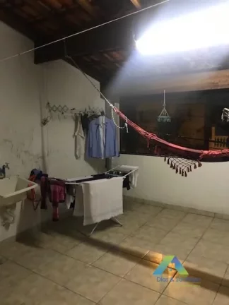Imagem SANTO ANDRÉ Sobrado 225 metros, 4 dormitórios, EDICULA, 2 vagas, rua sem saída com tranquilidade e segurança ótimo valor e localização !!!