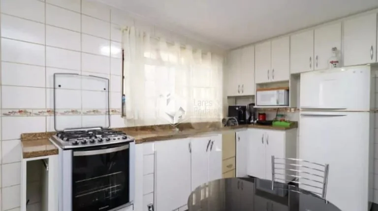 Imagem SOBRADO À VENDA, COM 3 DORMS SENDO UMA SUÍTE, ARMARIO NA COZINHA E QUARTOS, 2 VAGAS - VILA SANTA MARIA