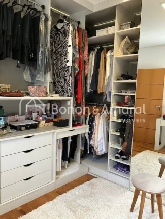 Imagem Ampla residência, muita luz natural, cômodos grandes, funcionalidade
483m² área construída em u...